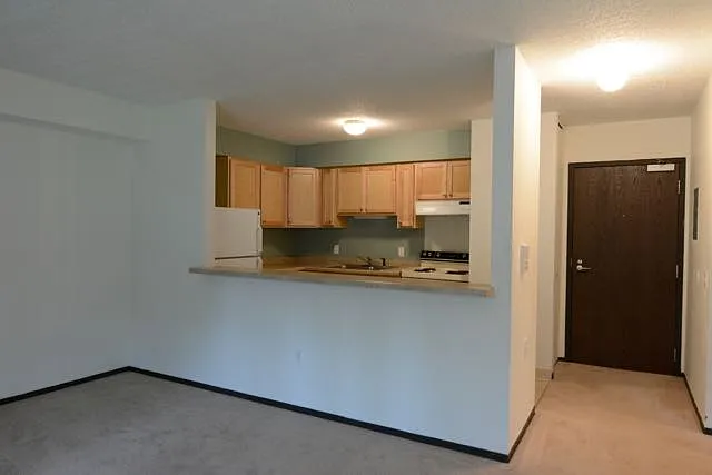 Lake City Apartments — Photo 10