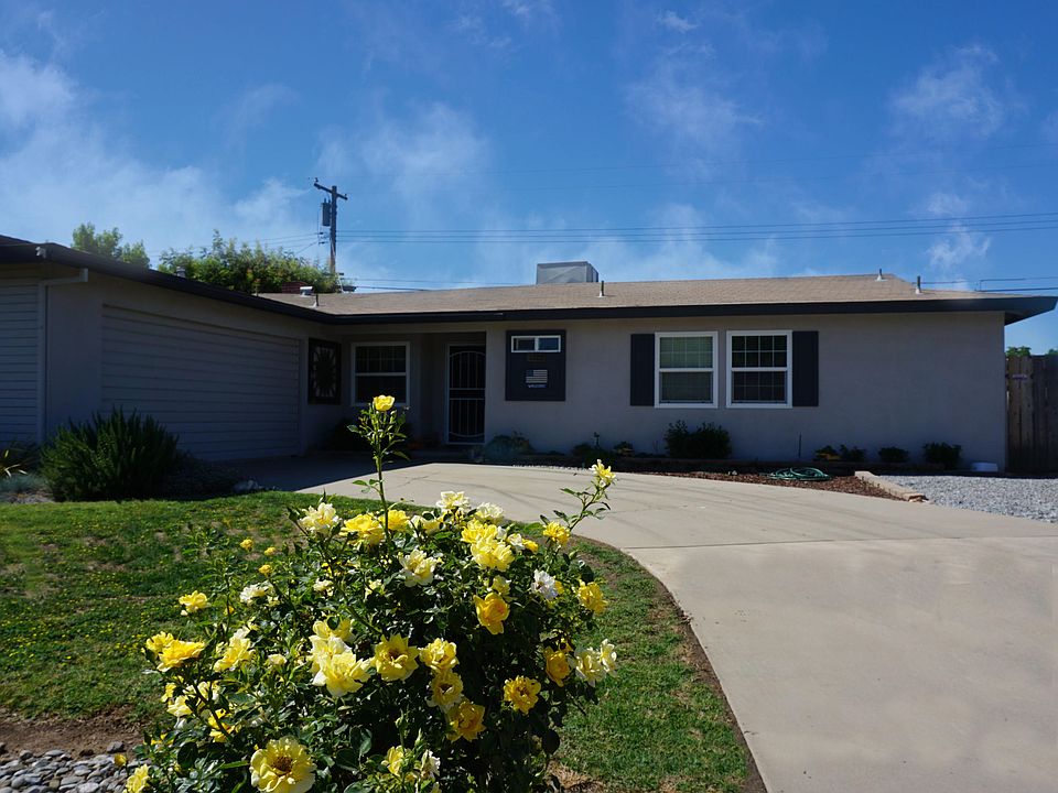 1st image of 3207 E Laurel Ave