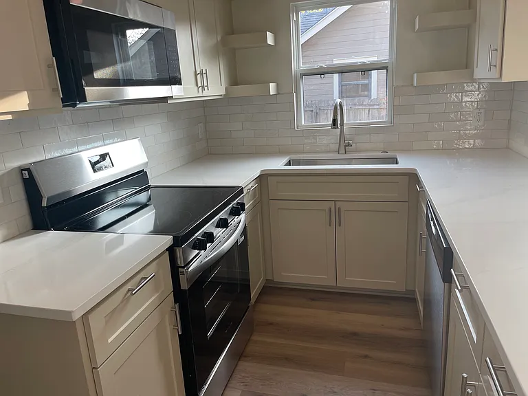 5207 Avenue H — Photo 5