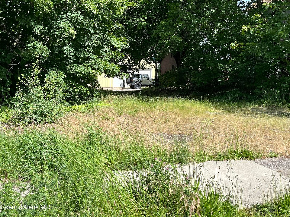 1st image of 415 Main St