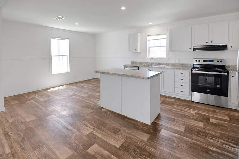 3 bed, 2.0 bath, 1568 sqft, $999 — Photo 2