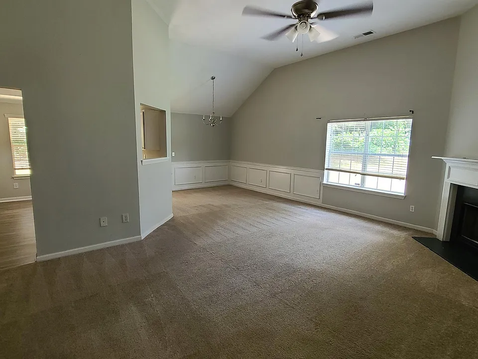1593 Queen Elizabeth Dr