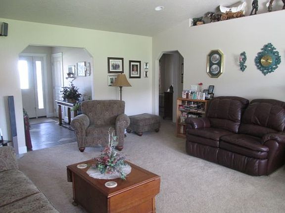 3rd image of 214 Upper Skwy