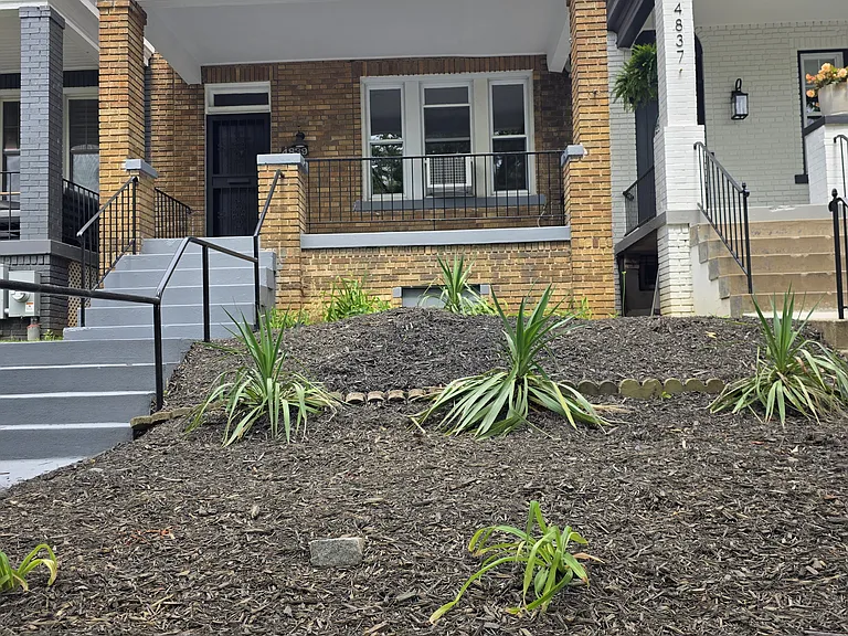 Exterior Front & Landscape