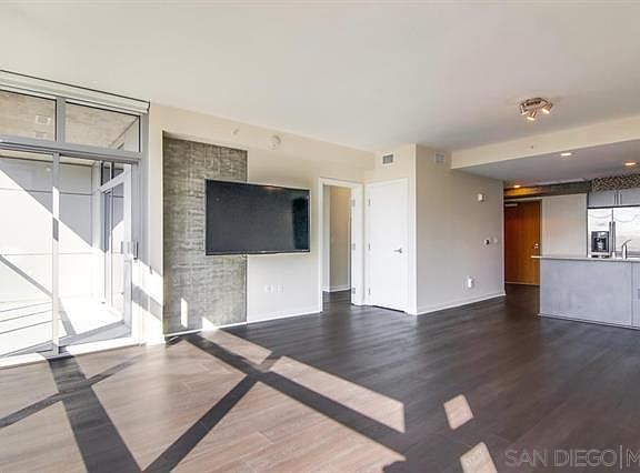 4th image of 800 The Mark Ln Unit 1208