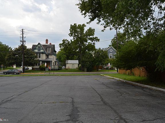 5th image of 4210 Farragut St