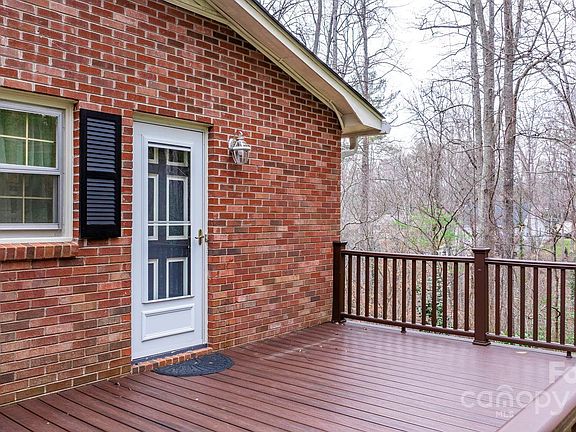 4th image of 204 Northwestern Dr
