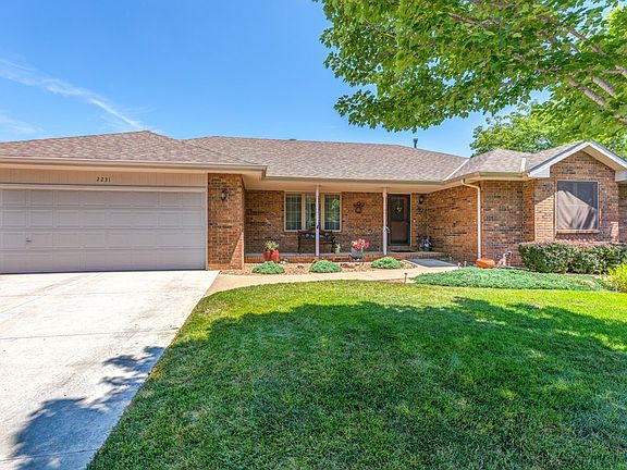 4th image of 2231 Village Ln