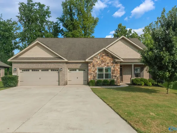 110 Hollybrook Dr, Madison, AL 35757