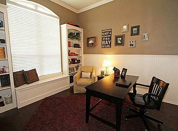 4th image of 6321 Valley View Dr