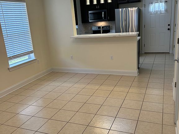 4th image of 712 Brockenbraugh Ct