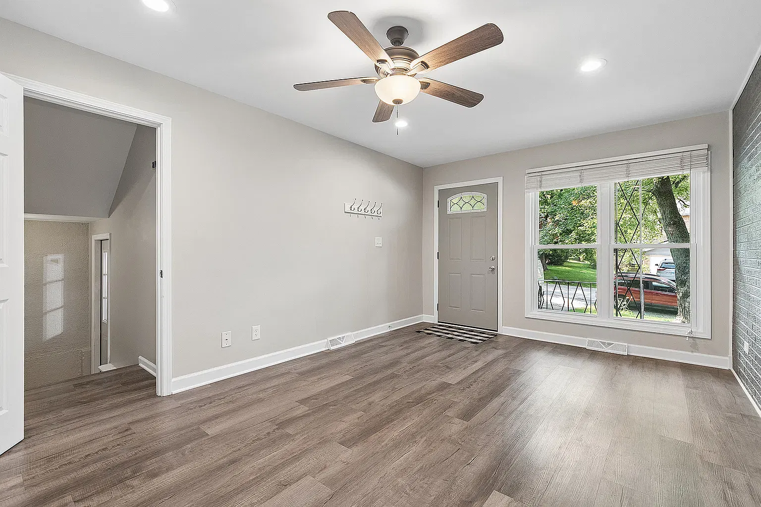 3 bed, 1628 sqft, $2,700 — Photo 2