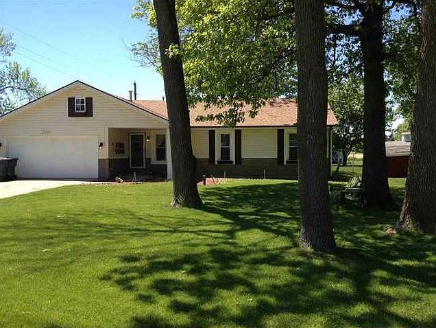 1st image of 8011 N Winwood Dr