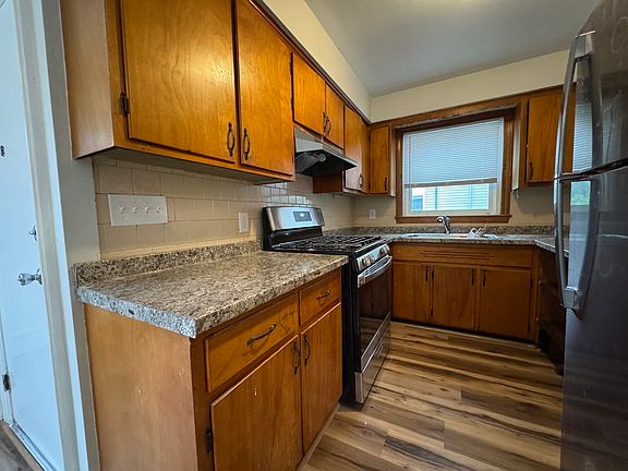 3rd image of 631 Walnut St