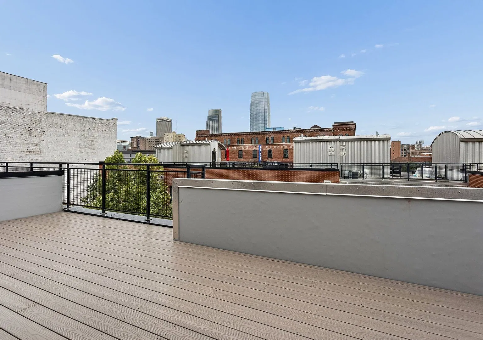 Modern Downtown Townhome with Garage, Fireplace & Private Outdoor Space — Photo 1