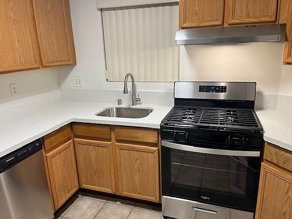 5th image of 4711 Stanley Ave Unit 103