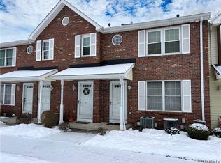 37 Olde Stone Ln, Lancaster, NY 14086