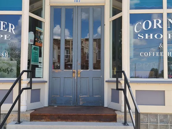 107 S Main St, Garnavillo, IA 52049