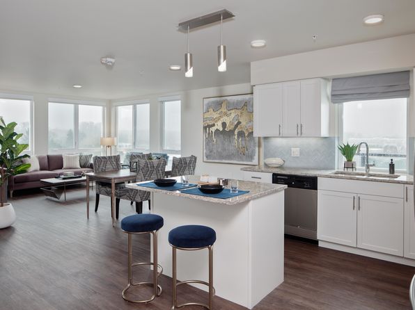 411 Baker Blvd #406
