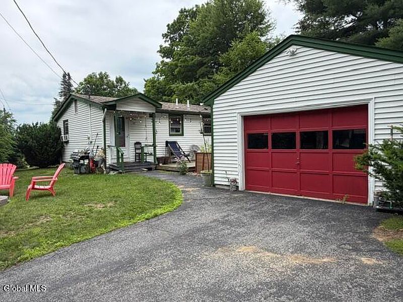 2nd image of 111 Horicon Avenue