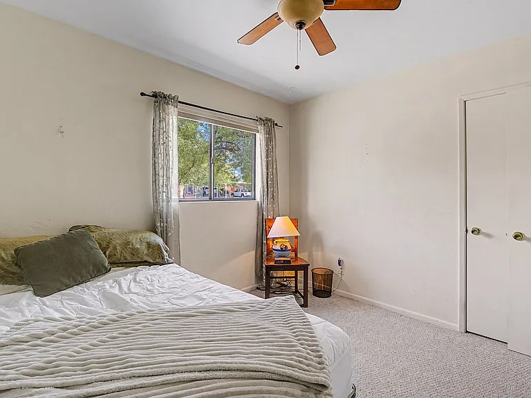 402 S Harvard Ave — Photo 8