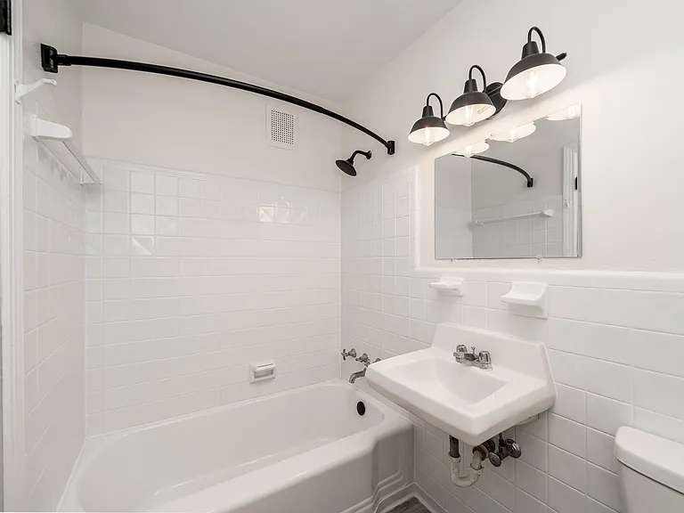 9610 Sherwood Pl — Photo 4