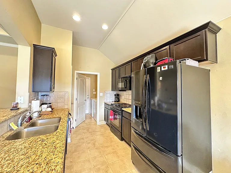 3825 Pickering Pass — Photo 7