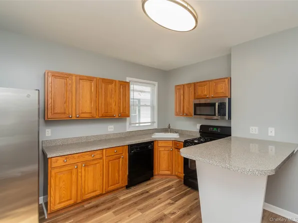 15 Taylor Ave, Poughkeepsie, NY 12601