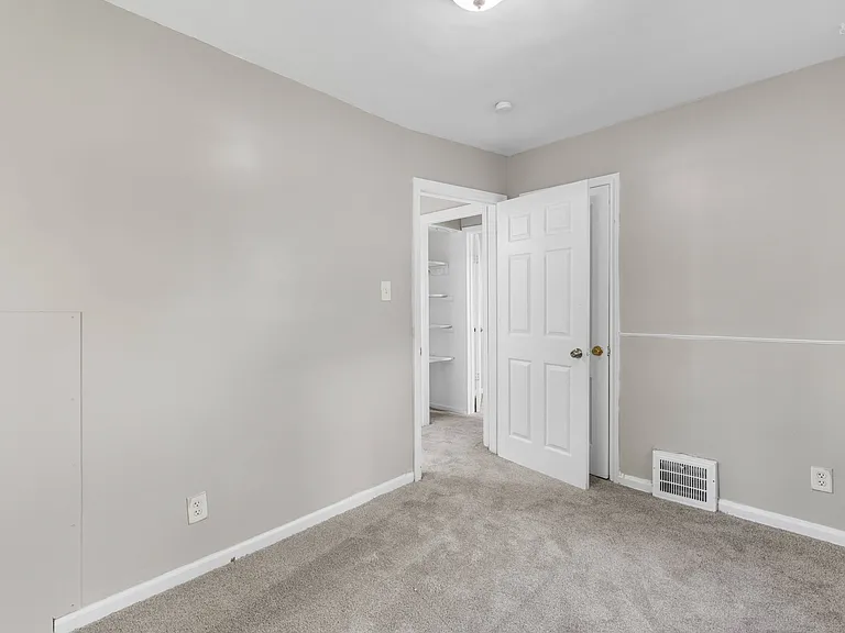 25477 Hopkins St — Photo 29