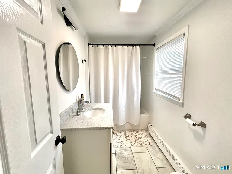 840 E Broadway — Photo 11