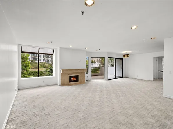 950 Cagney Ln APT 201, Newport Beach, CA 92663