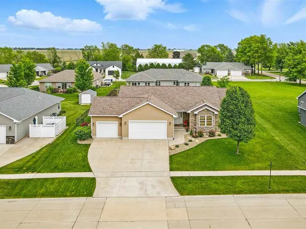 1417 Campbell Dr, Washington, IA 52353