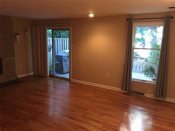 5th image of 901 Cottingham Dr