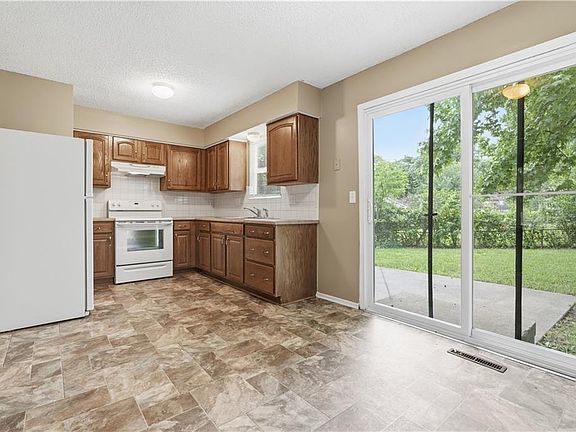 3rd image of 10408 Smalley Ct