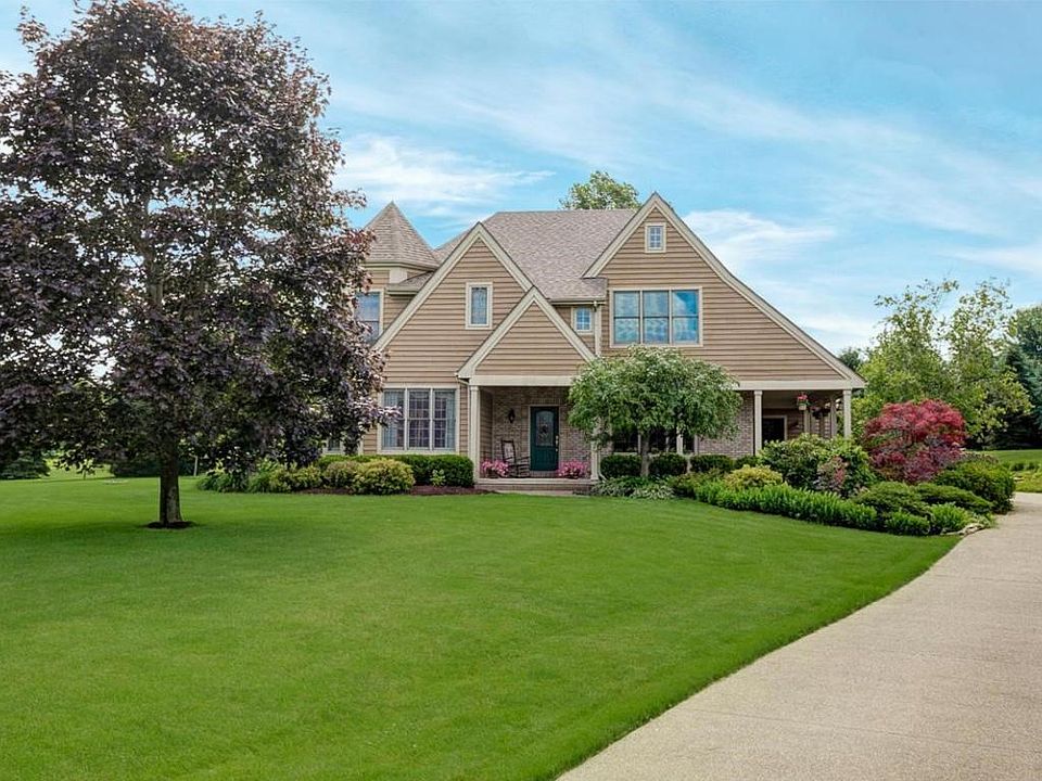 1st image of 19 Deer Run Ct
