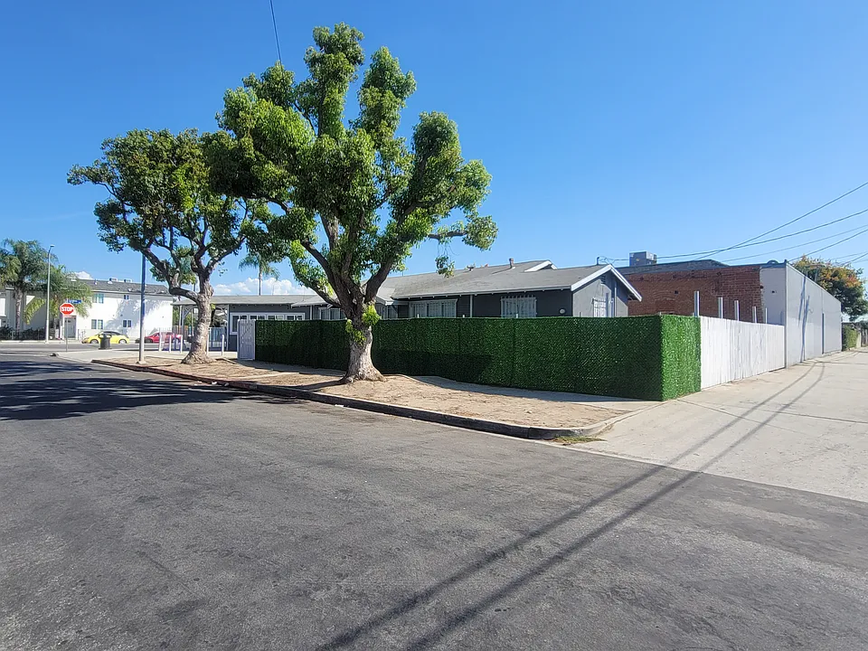 16508 S Menlo Ave