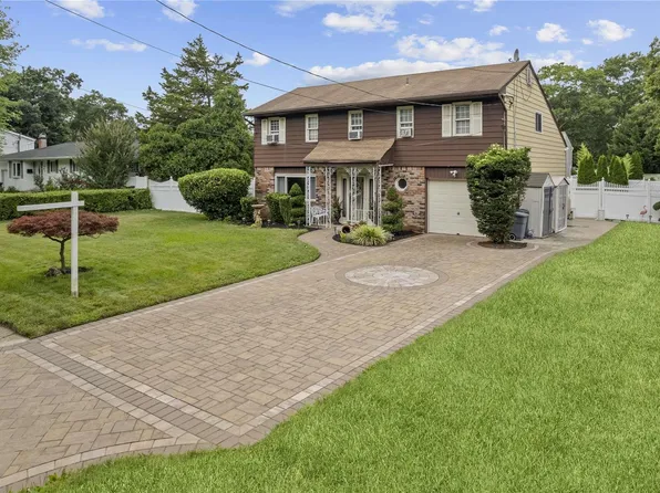 841 Spur Drive, Bay Shore, NY 11706
