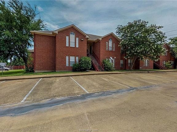 2nd image of 701 Balcones Dr APT 41