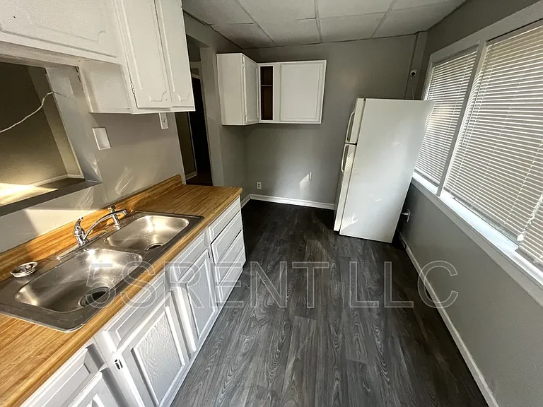 240 S Mary Ellen St #B — Photo 14