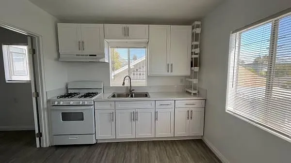 Building Photo - 1668 Arlington Ave #7