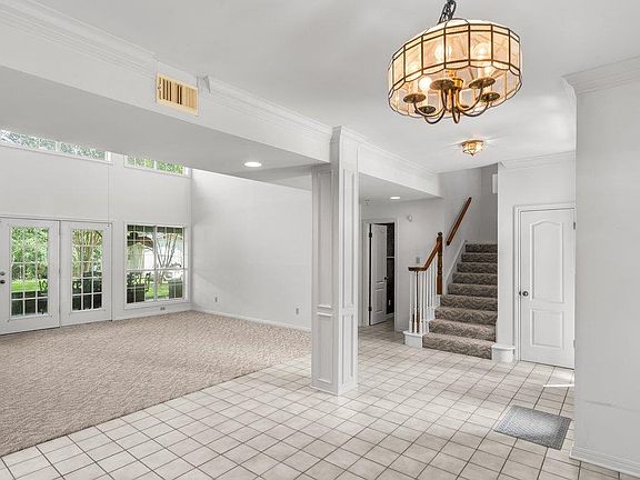 4th image of 11115 Shady Hollow Dr
