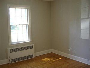 4th image of 8 Hawthorne Ave