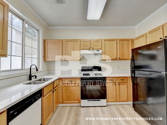 3rd image of 211 Manley Ct