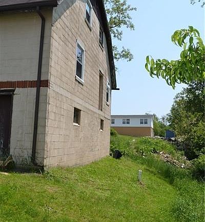 The rear of 700 Cleveland Rd