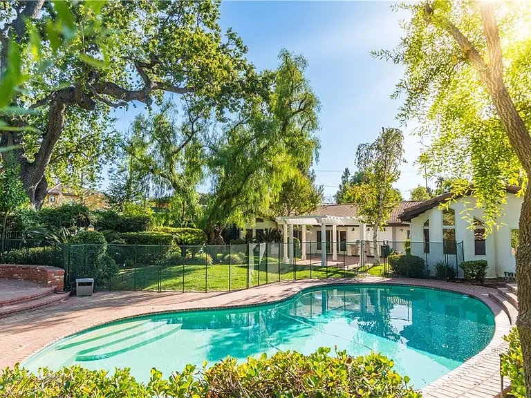 5054 Encino Ave — Photo 13