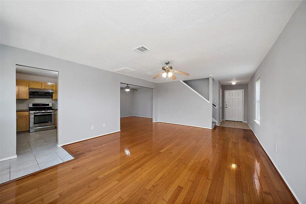 4 bed, 2.5 bath, 1968 sqft, $2,250 — Photo 4