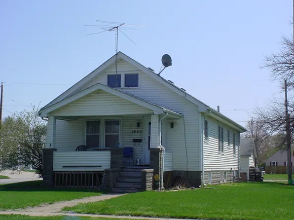 1045 E 10th St, Fremont, NE 68025