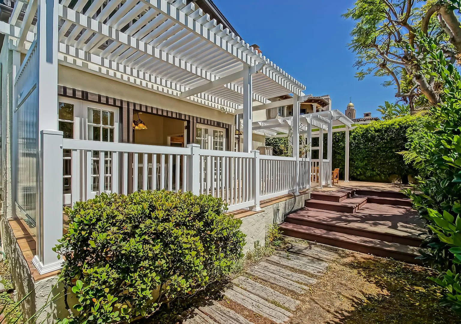 Available For 3 Months (Or More Tbd) - Charming & Fully Furnished, Hilltop Home W/ Large Rear Yar... — Photo 2
