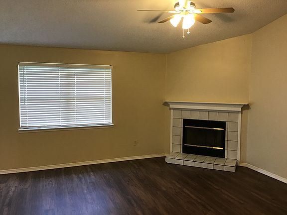 3rd image of 2938 College Park Dr