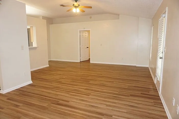 3 bed, 2.0 bath, 1610 sqft, $1,890 — Photo 4